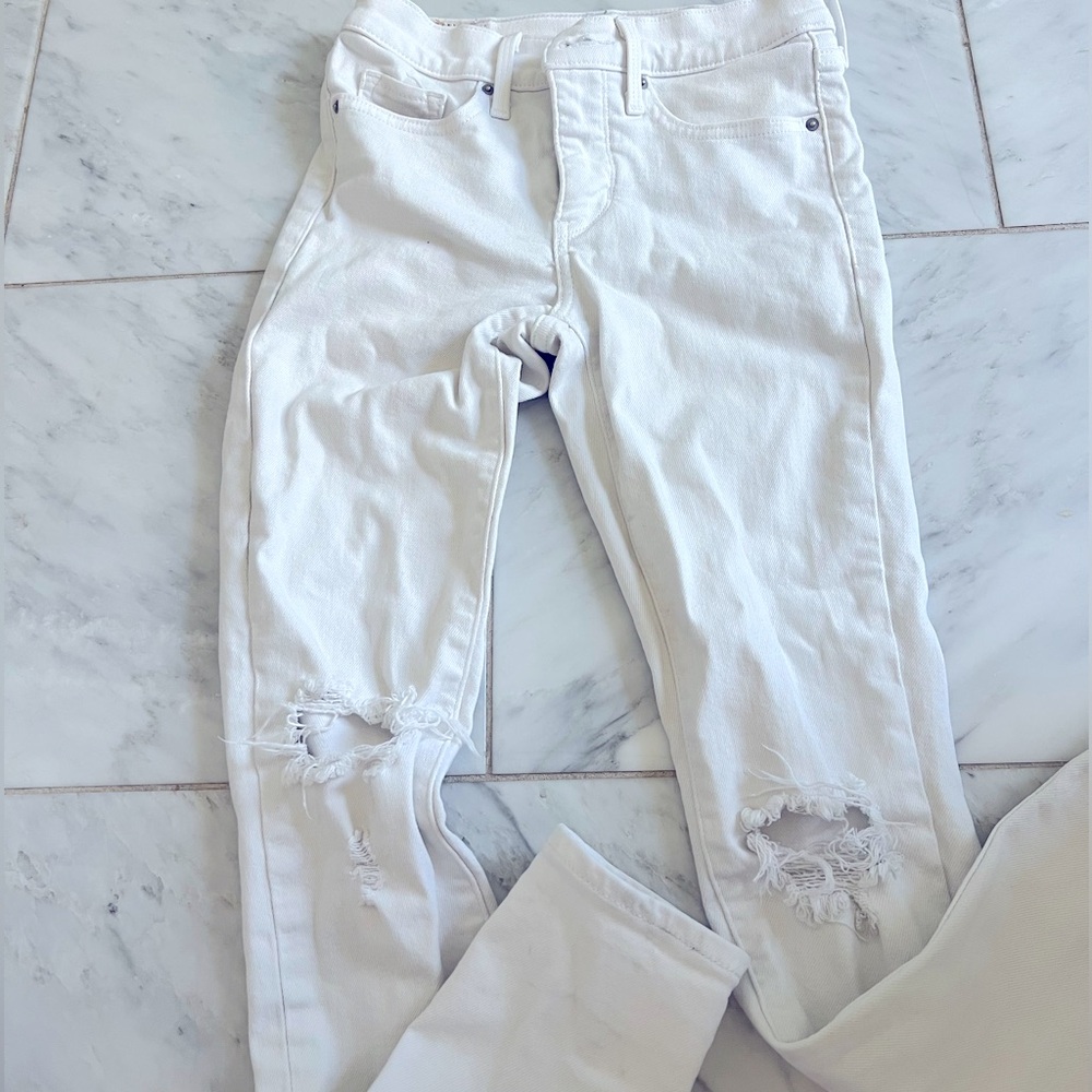Distressed White Levi skinny shaping jeans